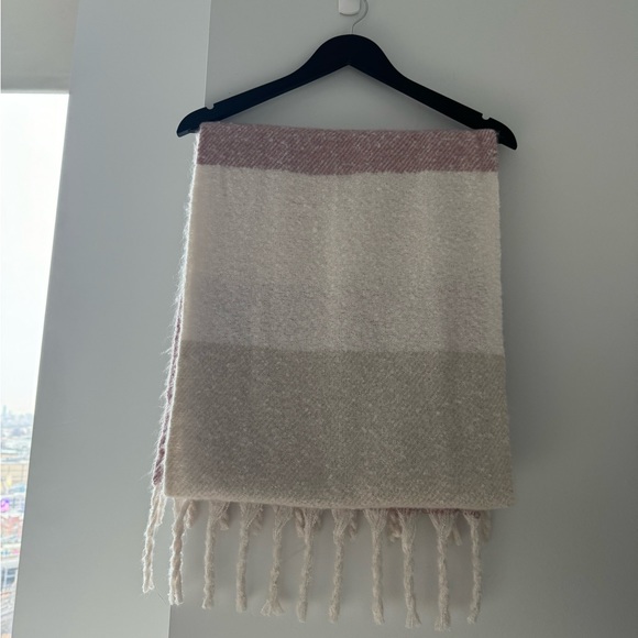 Gentle Fawn Pink & White Cozy Scarf NWT - Picture 4 of 8